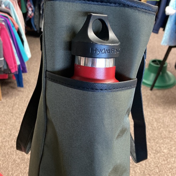 Samantha Brown Travel Tote Camo Trim NWOT Lots of Pockets RFID protected pocket - Picture 11 of 12